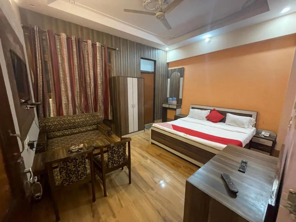 OYO 22662 Hotel Shivam