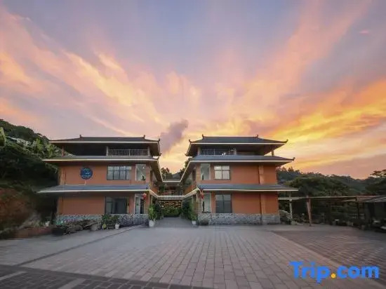 Sea of Clouds at Sun | Leisure and Holiday Courtyard