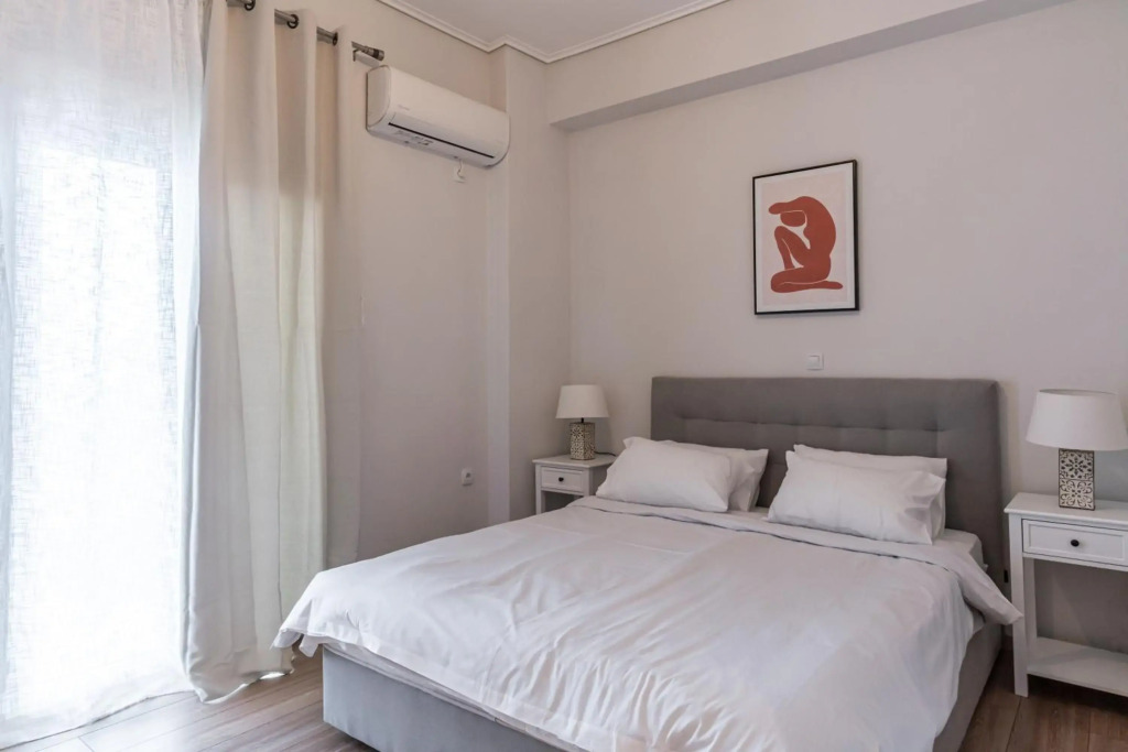 Spacious 2BD apt next to metro