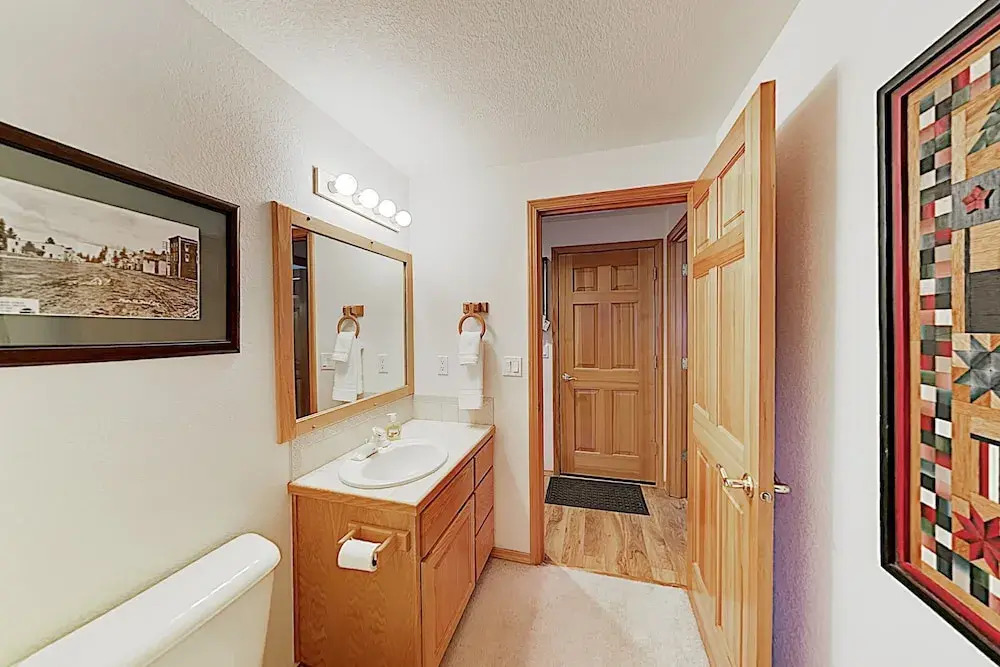 Tranquil North End Gem W/ Hot Tub & Bikes 5 Bedroom Home