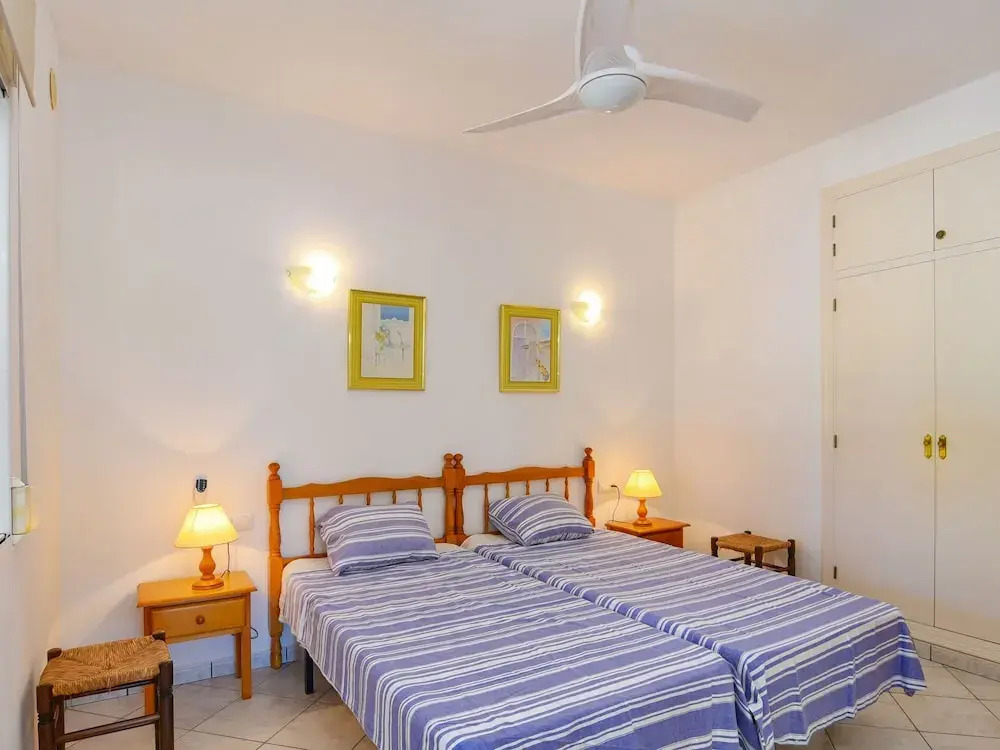 Magnificent 5 Person Villa with Swimming Pool near Caspe