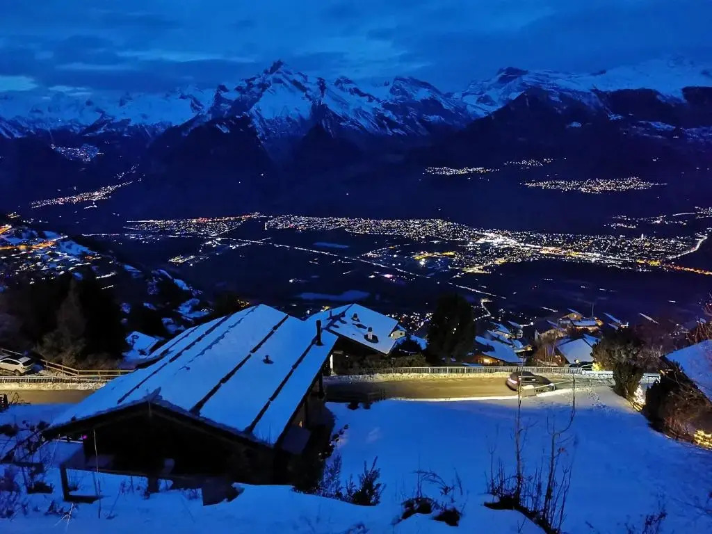 Best Value, View and Location - 4 Bedrooms, 2 Bathrooms, Big Corner GARDEN with WIDE VIEW on the Mountains and the Amazing Rhone Valley!