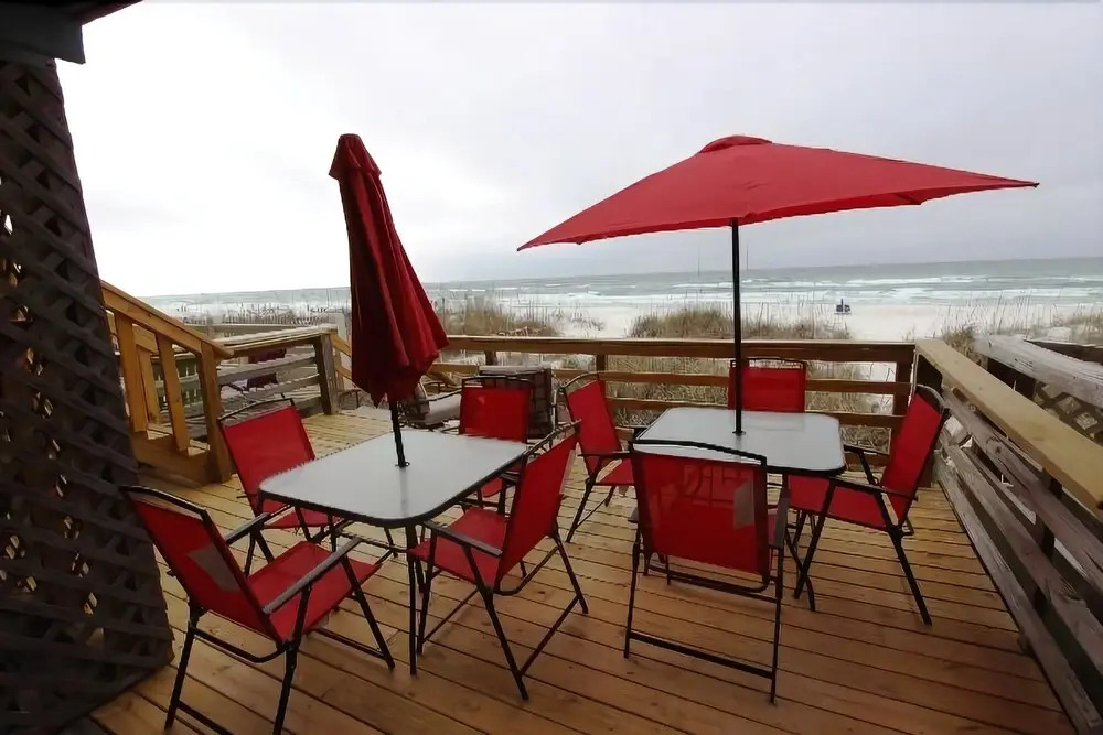 Seawinds 2 - 4 Br cabin by RedAwning