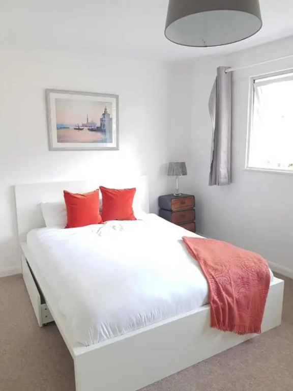 Lovely 2-bed Apartment in Stanford-le-hope