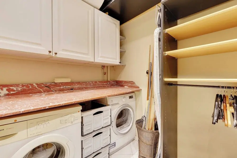Historic Elegance in the Heart of Marais - 6p/2br