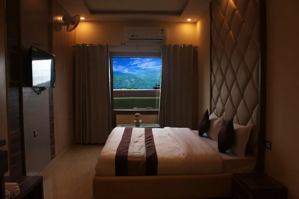 Perfectstayz Premium Ganga Heights - Ganga View rooftop cafe