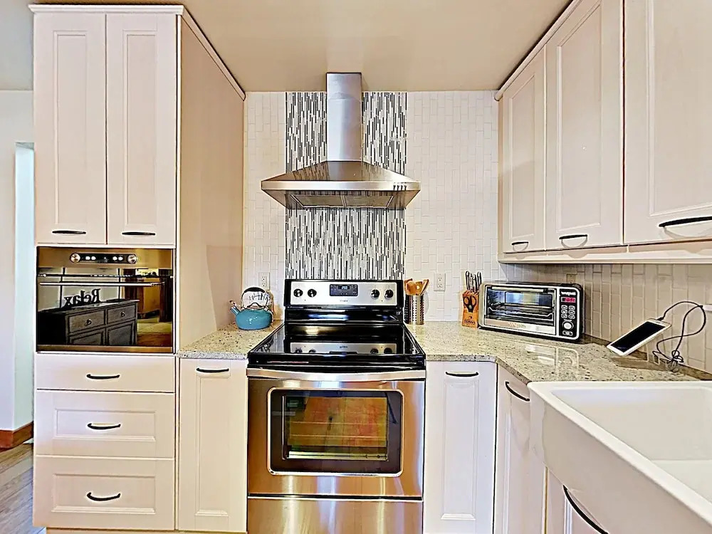 New Listing! Renovated W/ Spa - Near Skiing 2 Bedroom Condo