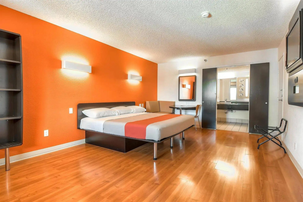 Motel 6-Anaheim, CA - Maingate