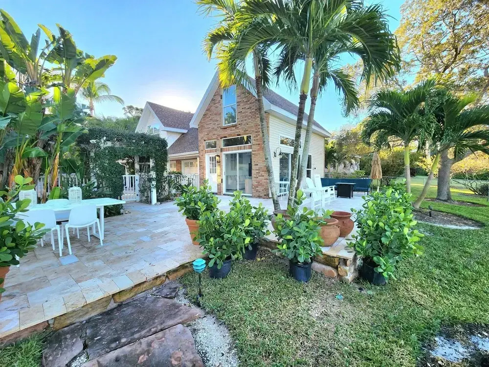 Palma Sola Bay House 5 Bedroom Home by RedAwning
