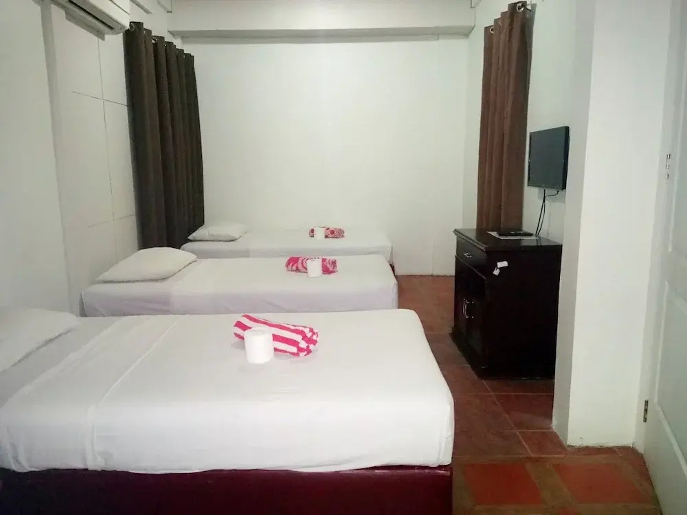Sun Moon Poolside Hotel