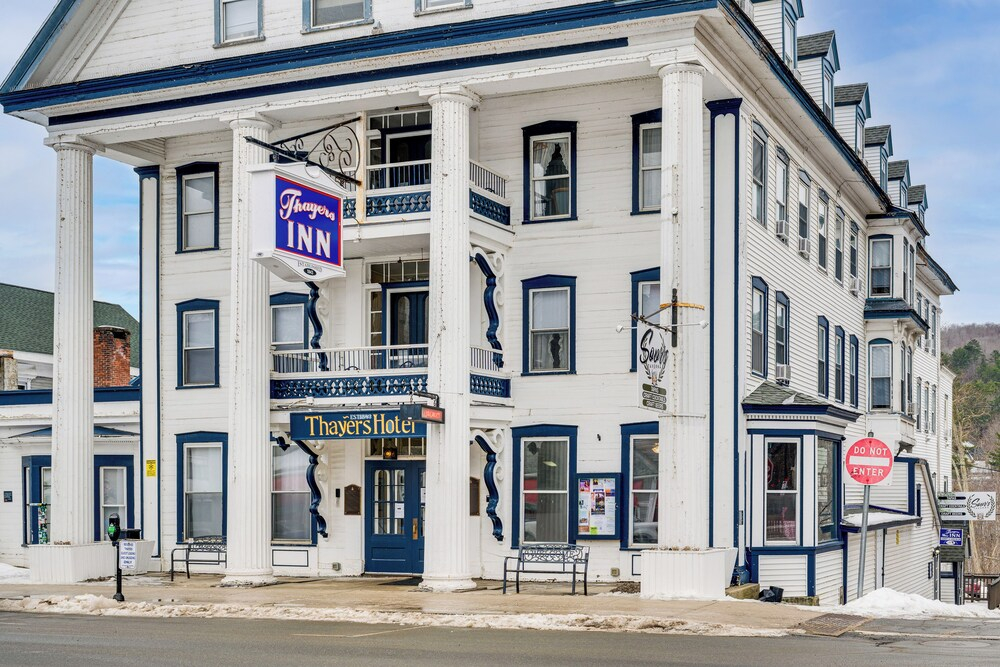 On Historic Main Street: Walkable & Quaint Apt!