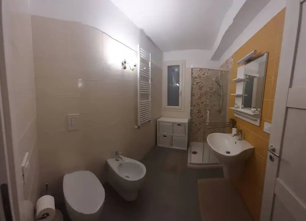 Two-story House in the City -climatized - Wifi