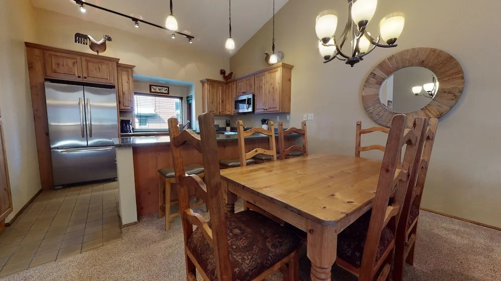 Helios North 6 Spacious and Bright, Pet-Friendly, Walk to The Village Gondola by RedAwning