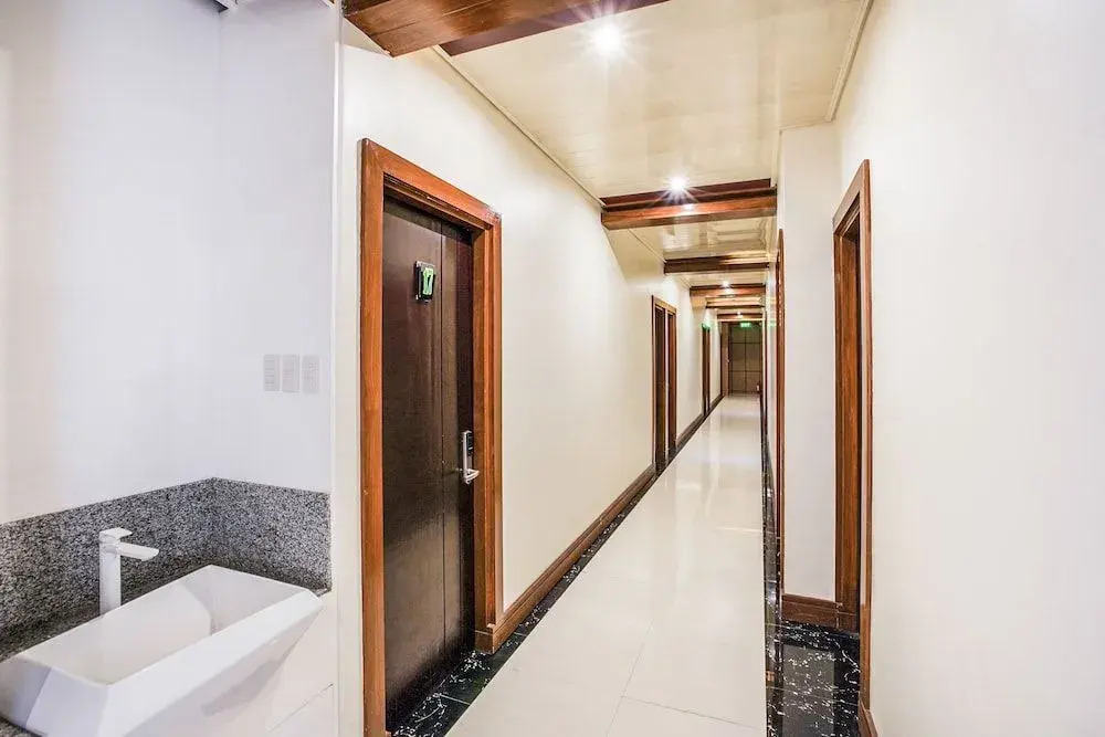 OYO 489 Casa Mia Hotel Suites