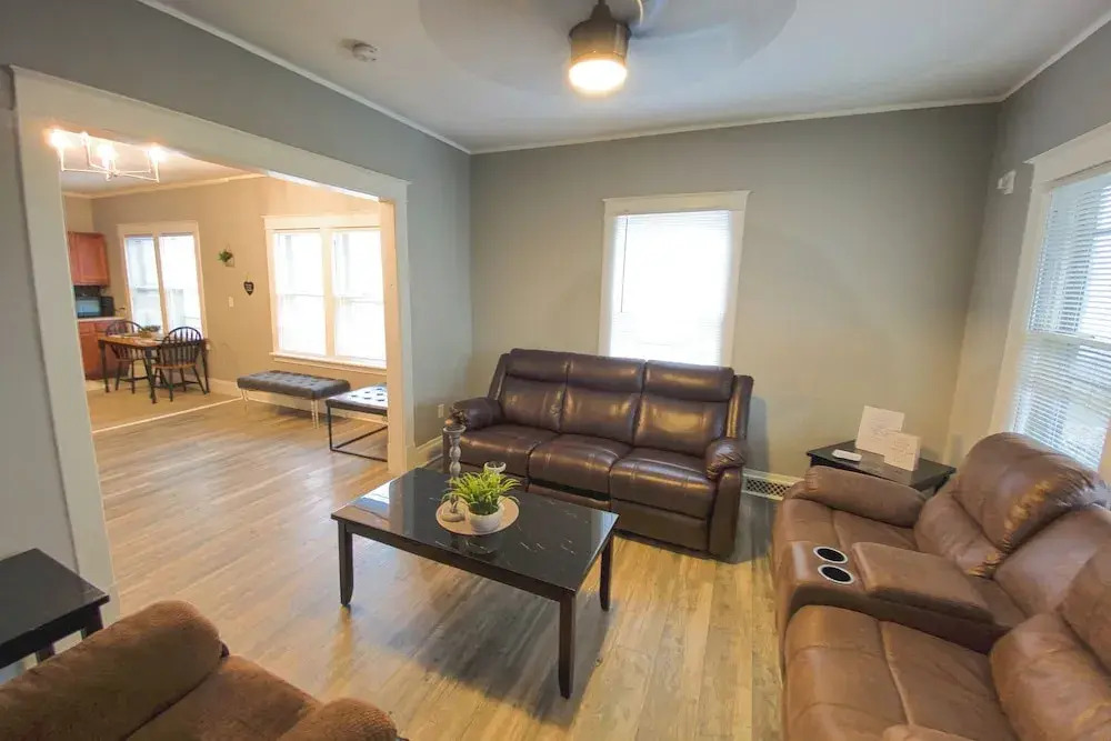 Large 6Br, 2Ba Close To Niagara Falls