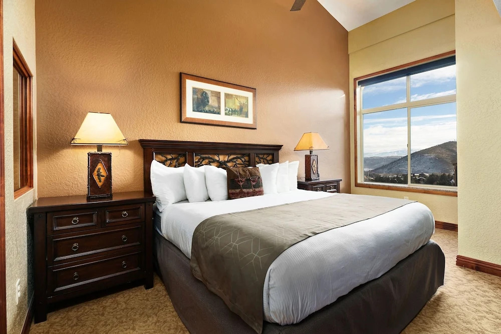White Pines 1-BD Penthouse at Westgate - Tycoon