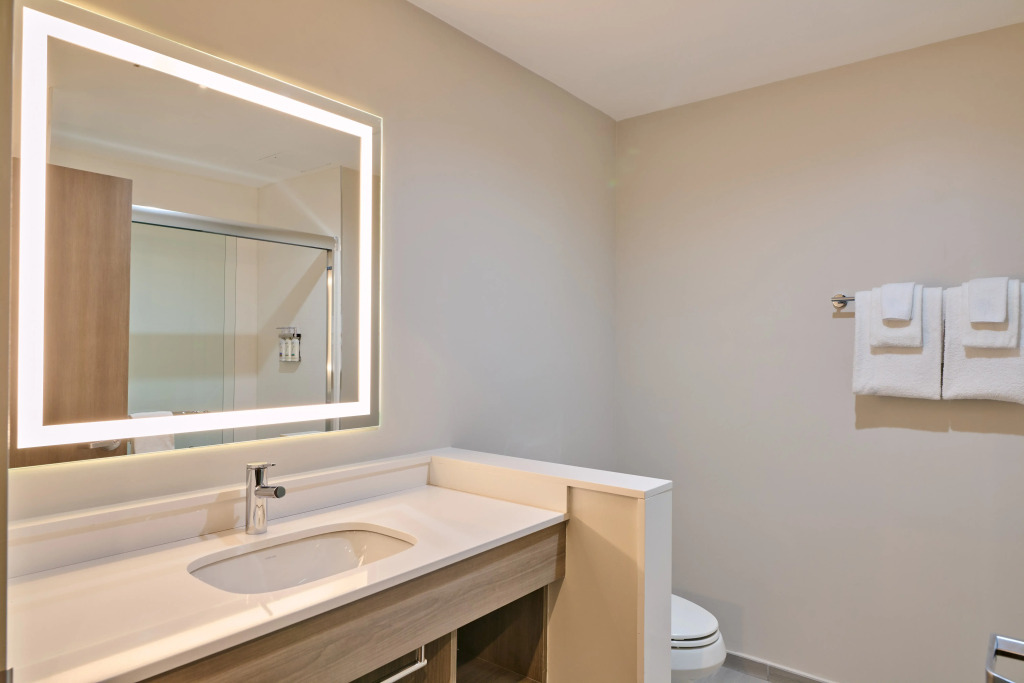 Holiday Inn Express & Suites Diamond