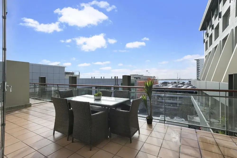 Renovated Apt with huge deck & car park