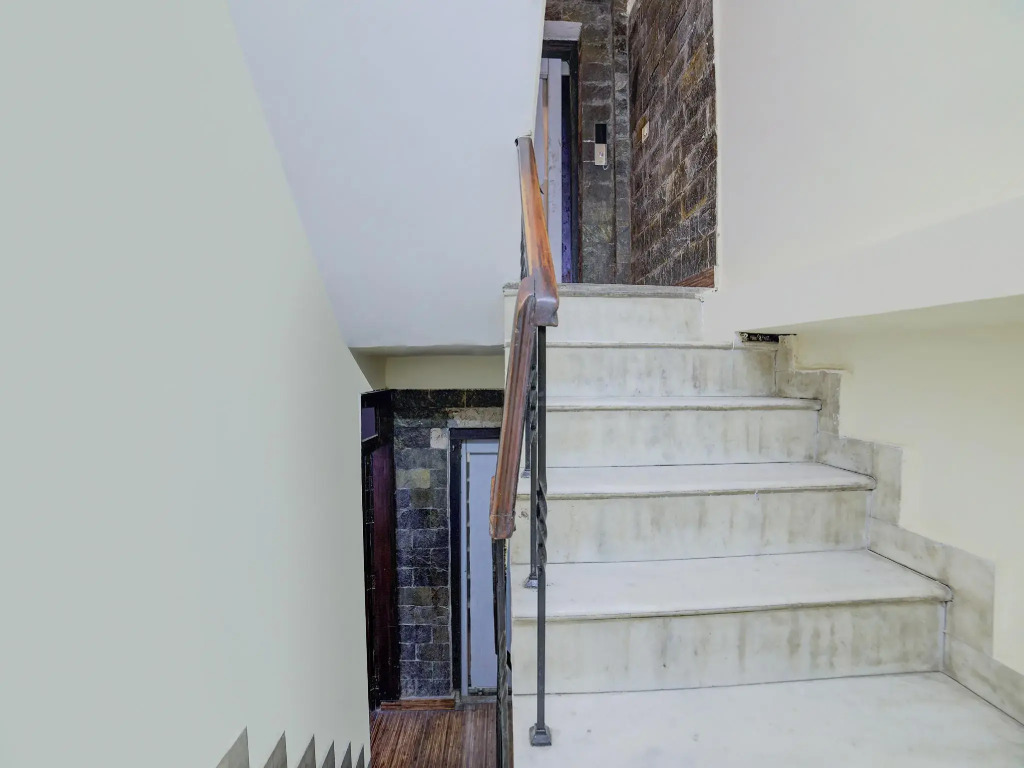 OYO 27979 Krishna Residency