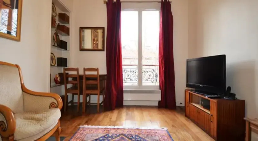 Center Pompidou Apartment