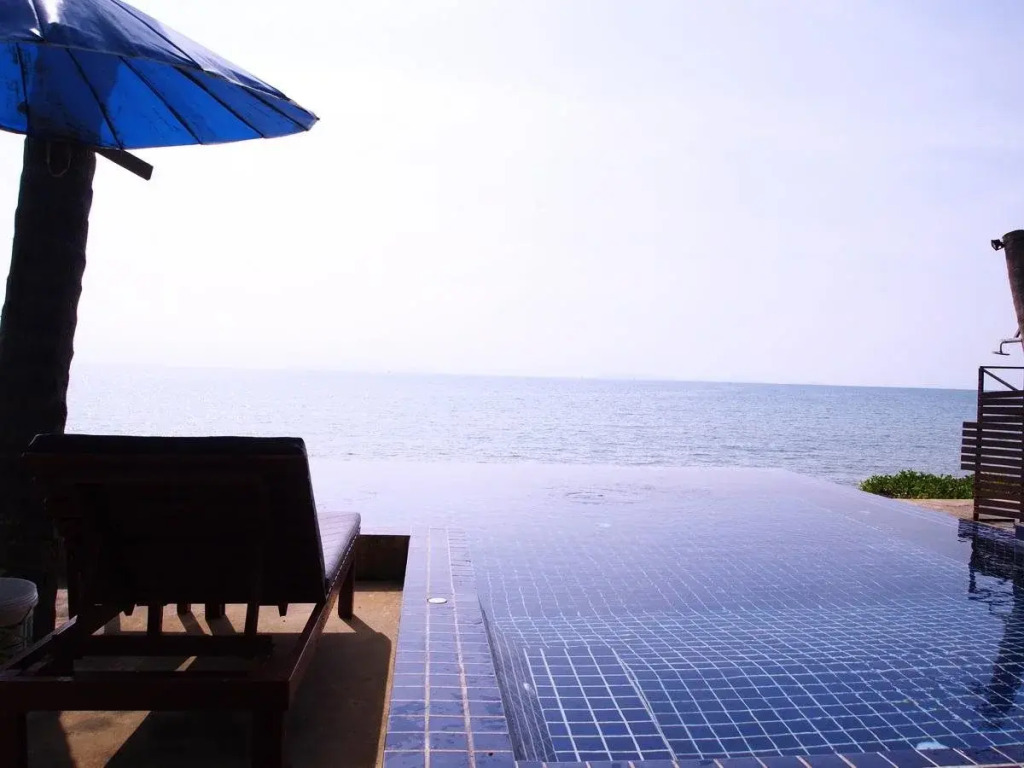 Lipa Bay Resort