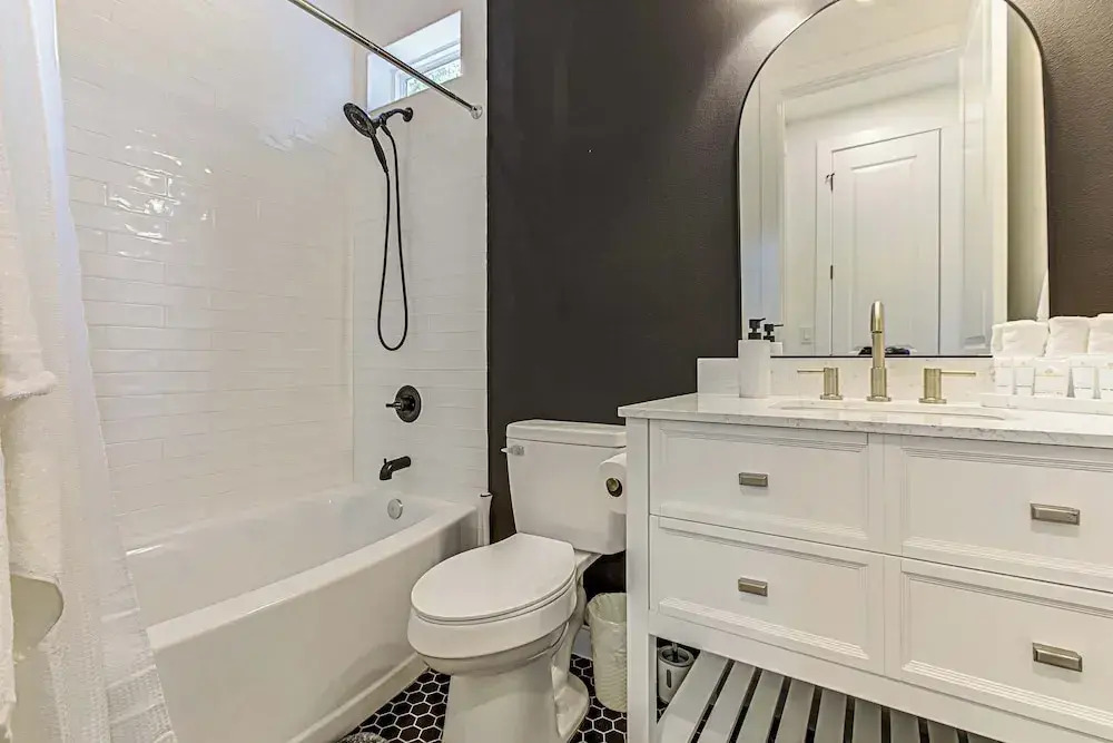 Pet Friendly Quiet Neighborhood Near S. Lamar