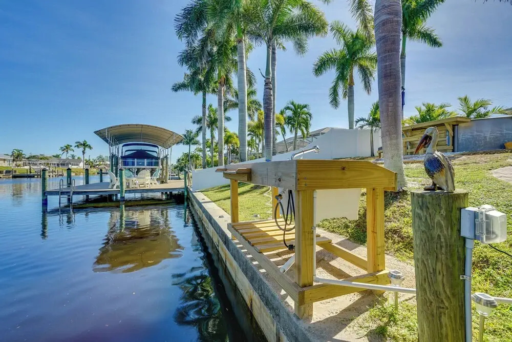 Hot Tub, Pool & Putting Green: Cape Coral Oasis!
