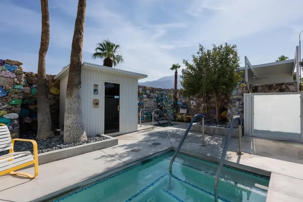 Monkey Tree Hotel 8 in Palm Springs