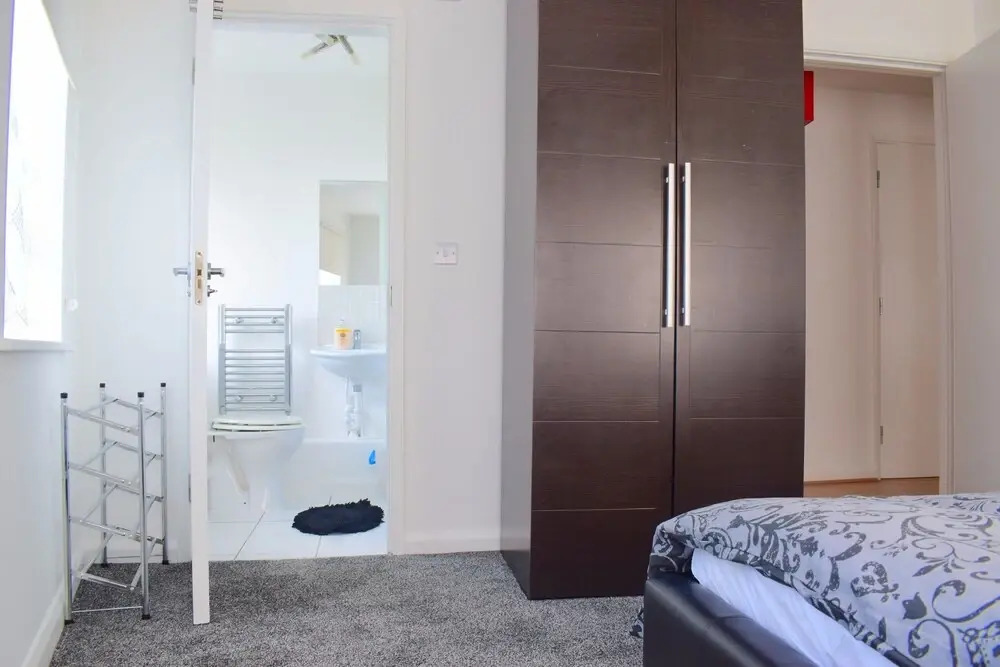 Spacious 2 Bedroom in Shepherds Bush With Patio
