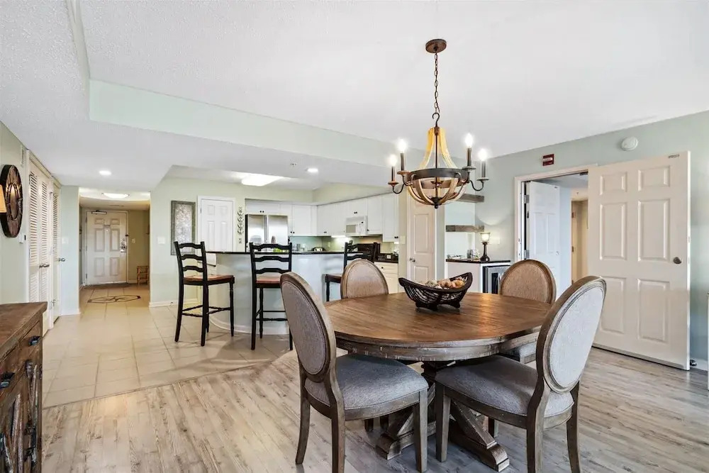 Yacht Club Villas #1-1001