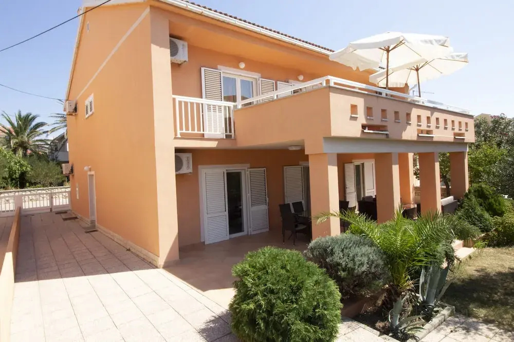 Studios & Rooms Fiesta
