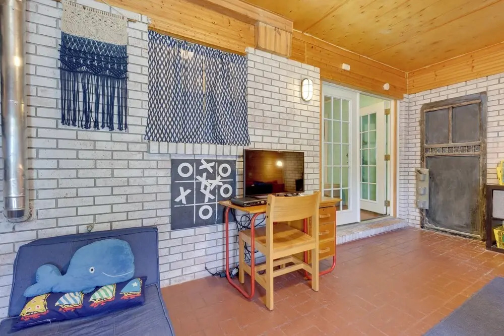 Vibrant Pass Christian Oasis - 3 Blocks to Beach!