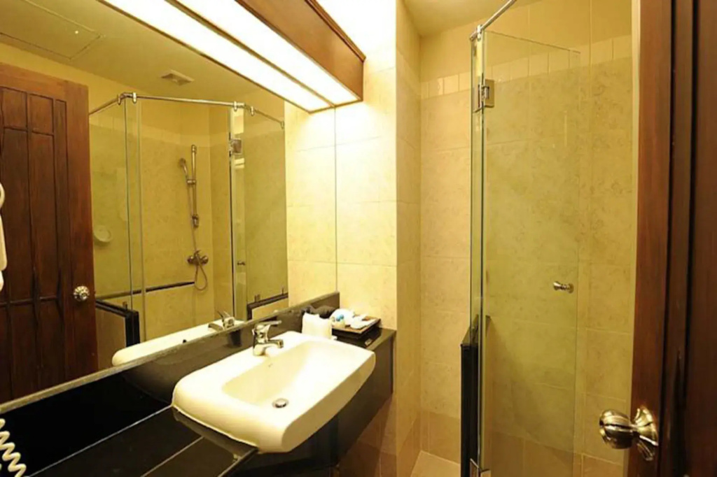 Whitehouse Condotel