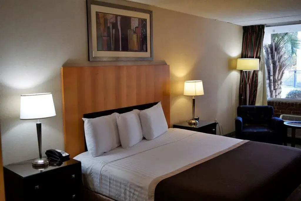 Landmark Inn