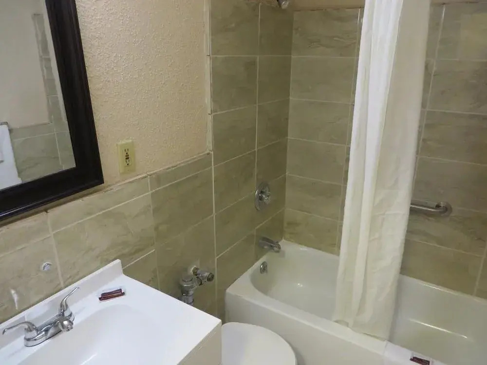 Budgetel Inn and Suites - Louisville