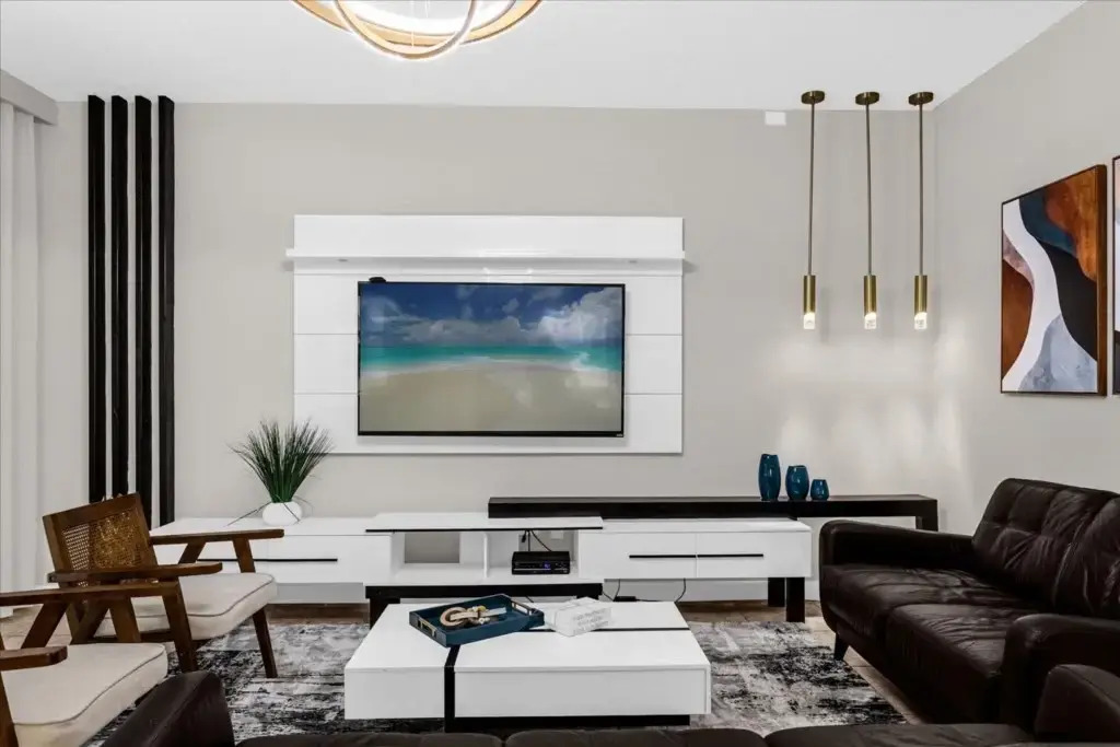 6 Bedrooms 5 Bathrooms Paradise Palms 8956 Sp