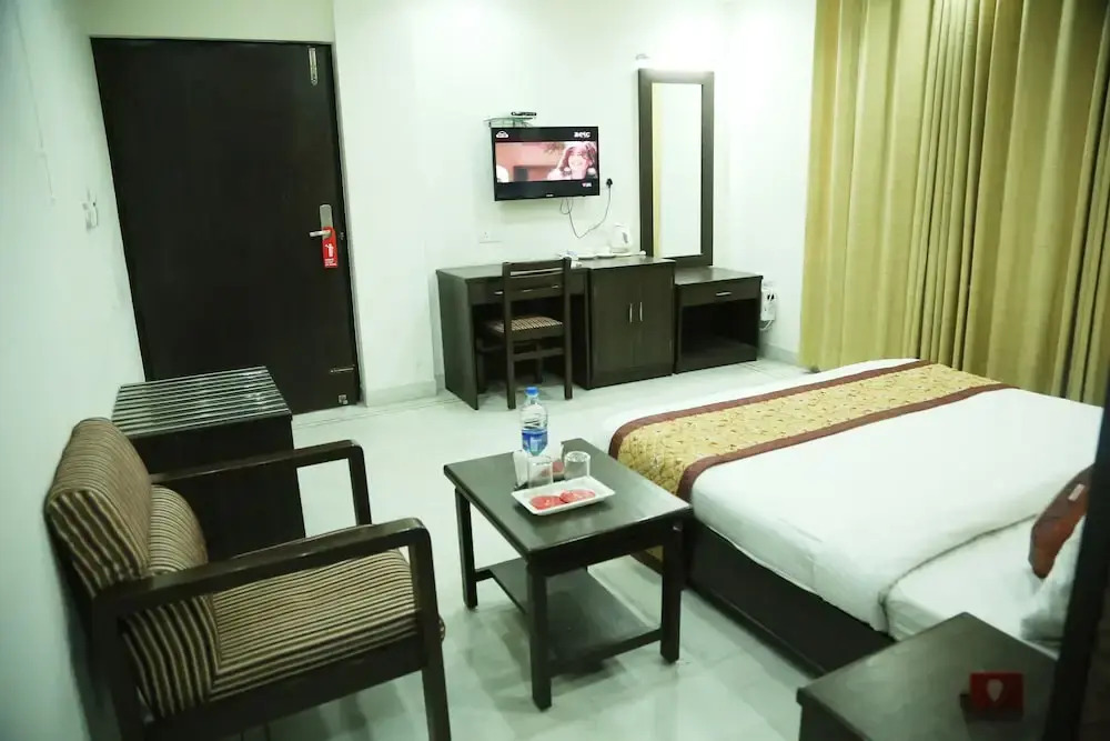 OYO 5121 Hotel Ocean