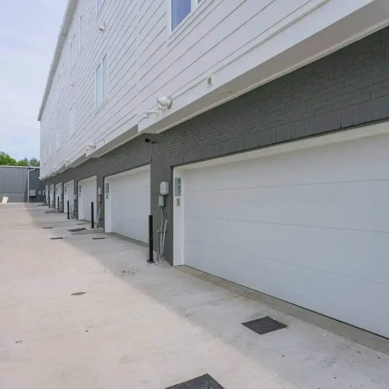 Spacious 4BR Minutes From Broadway- Sleeps 14