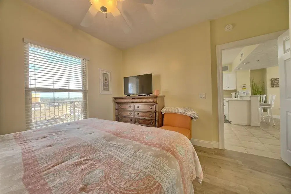 Roomy Condo with Pool and Beach Access - Unit 0502 by RedAwning