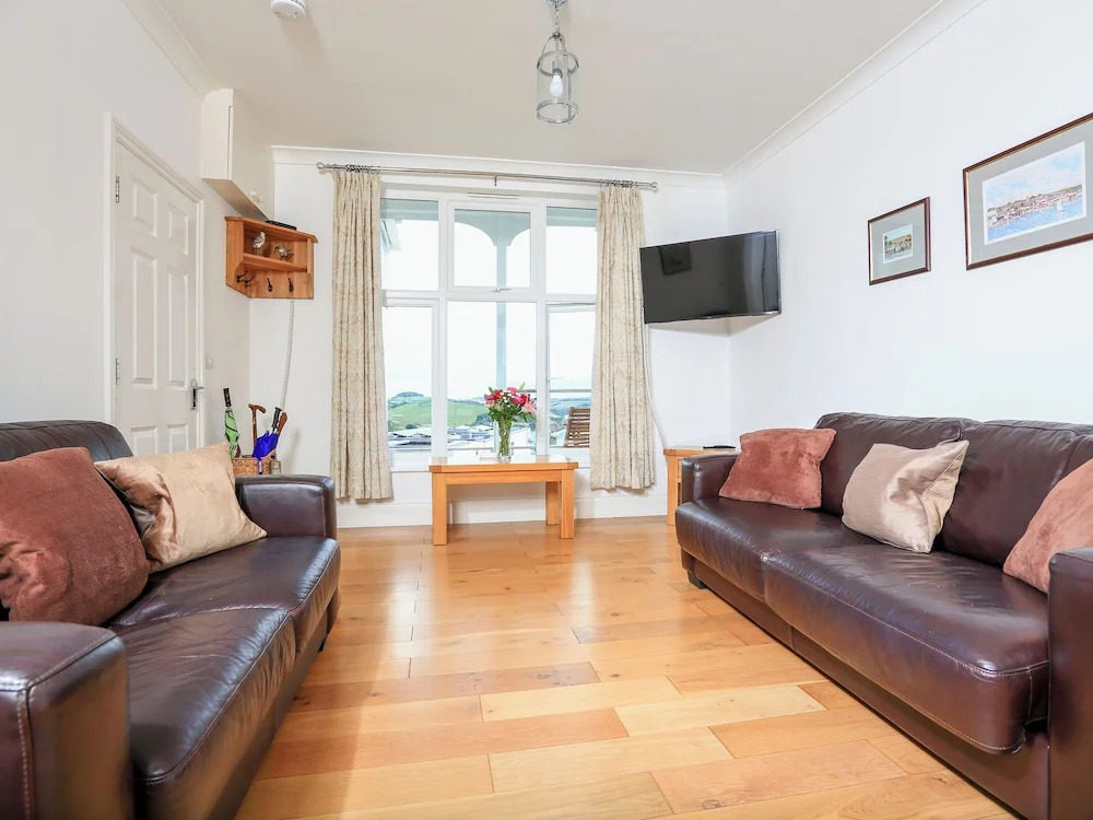 1 Lyndhurst