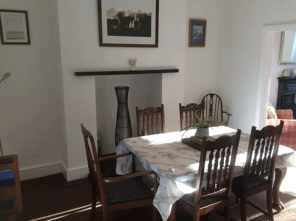 Lovely 4-bed Victorian House in Bangor by the sea
