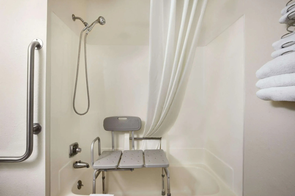 Travelodge by Wyndham La Porte/Michigan City Area
