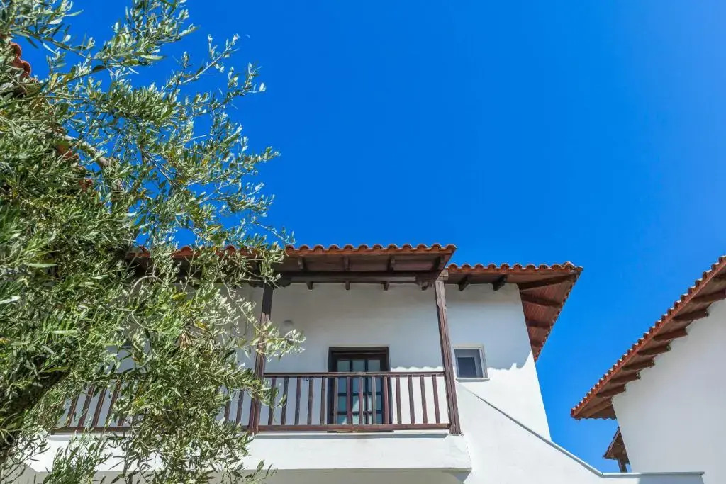 Eleon Suites & Apartments
