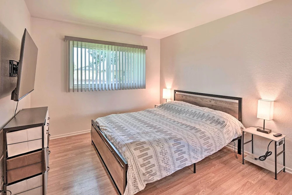Family-Friendly Oceanside Home 5 Mi to Beach