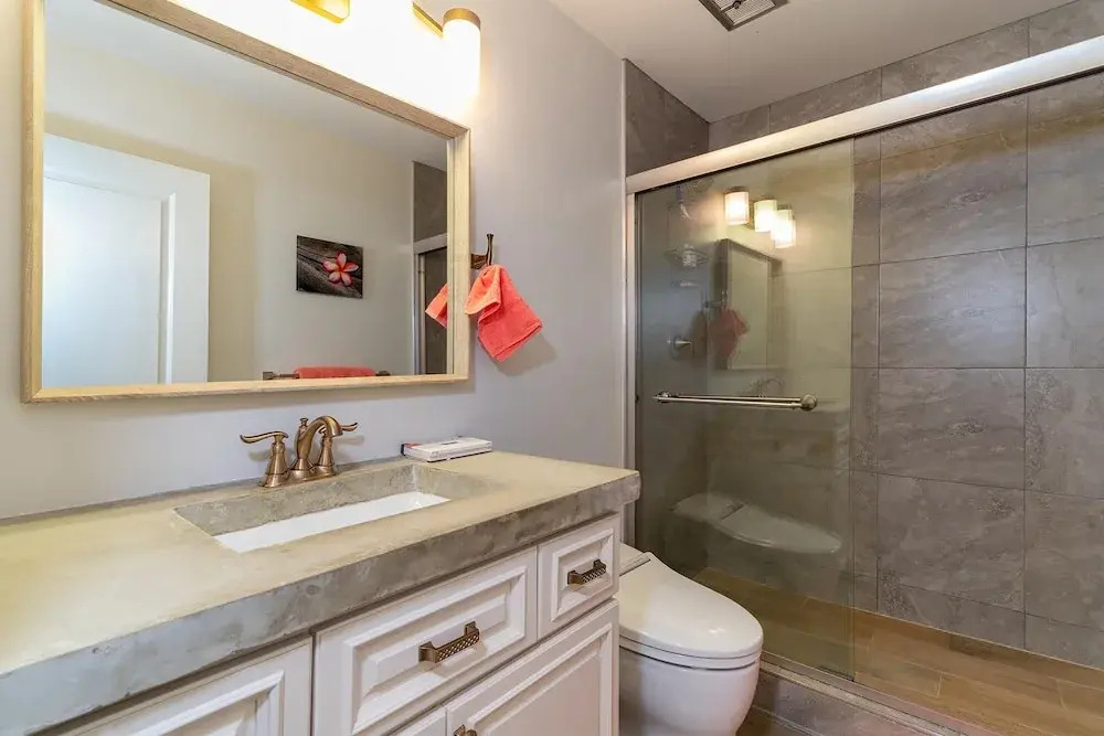 Kihei Garden Estates B-103 - Modern Design, Bright & Clean, Concrete Floors, AC!