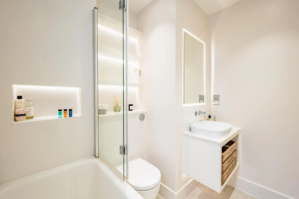 Spacious Three Bedroom Garden Flat Near Clapham Common by Underthedoormat
