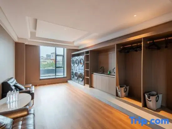 Jifeng International Hotel (Xinyang New 16th Street Branch)
