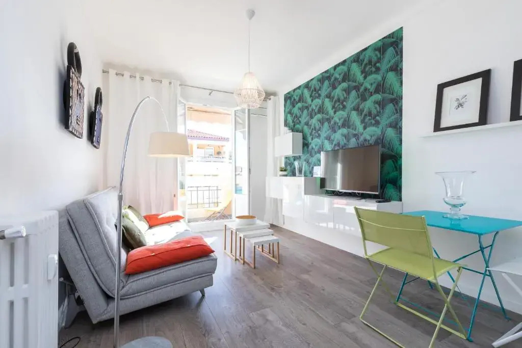 Cosy 1 Bdr Near Garibaldi Square - Top Floor & AC