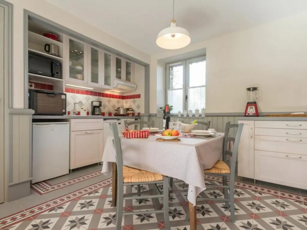 Maison de Maître rénovée avec jardin, terrasse et équipements modernes, au calme de la campagne. - FR-1-306-928