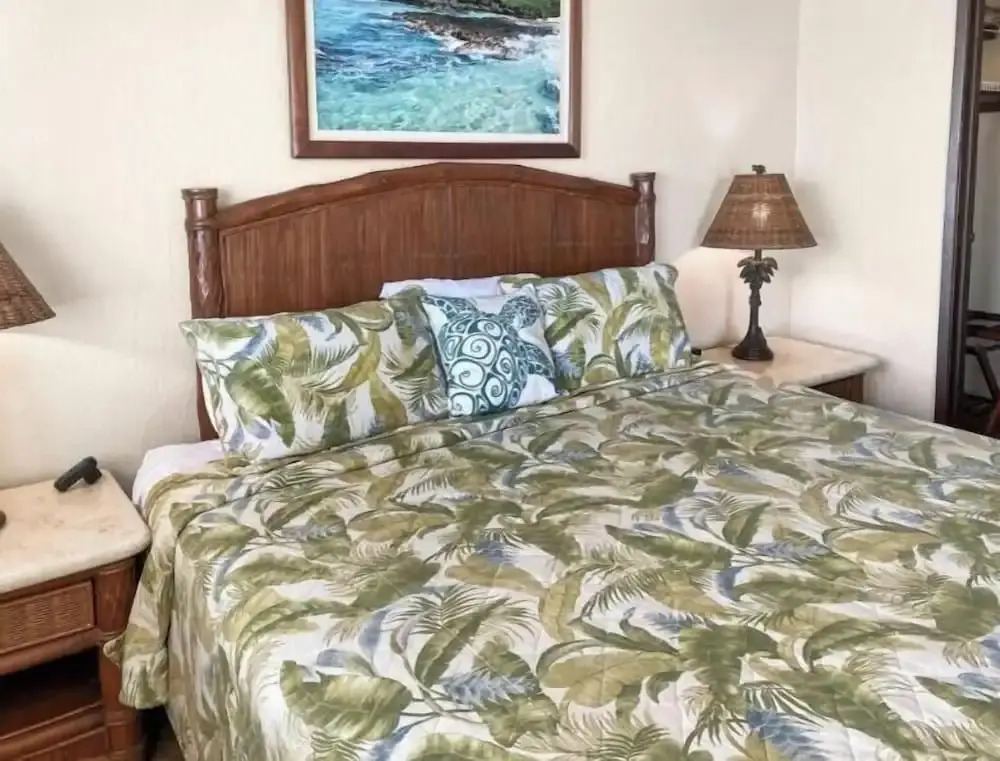Menehune Shores, #210 3 Bedroom Condo by RedAwning